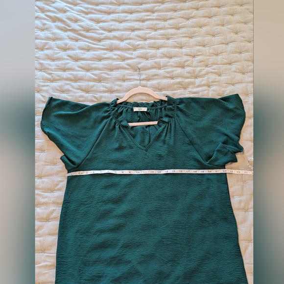 Entro- Relaxed Green Flutter Sleeve Blouse - Picture 8 of 9